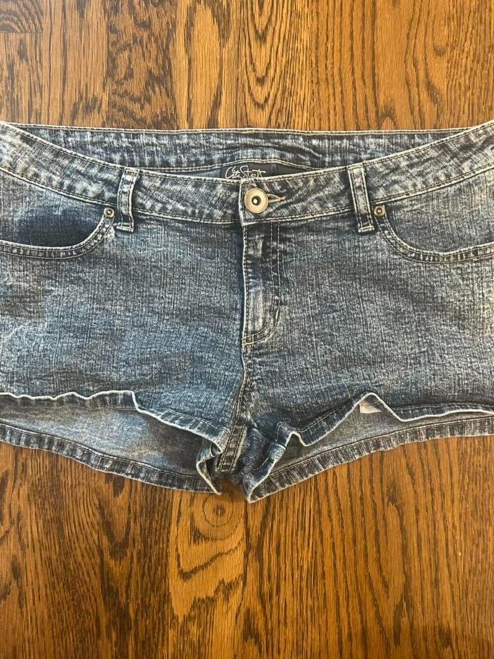 Vintage Y2K City Streets Acid Wash Low Rise Shorts